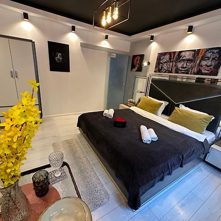 The Fame - Modern Studio In Top Location & Parking Craiova Exterior foto